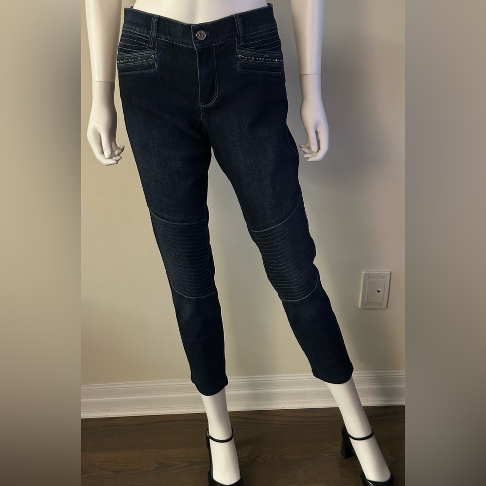White House Black Market Size 6R Skinny Leg Jeans with Decorative Detail